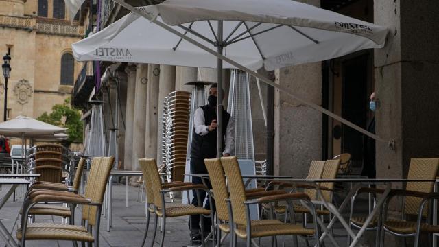 Gobierno y banca ultiman las condiciones que marcarán las ayudas directas a las empresas afectadas por la crisis.