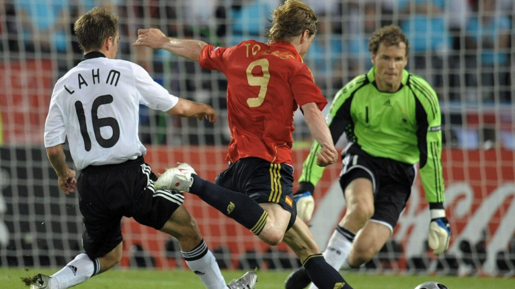 Fernando Torres antes de marcar en la final de la Eurocopa 2008 ante Lehmann