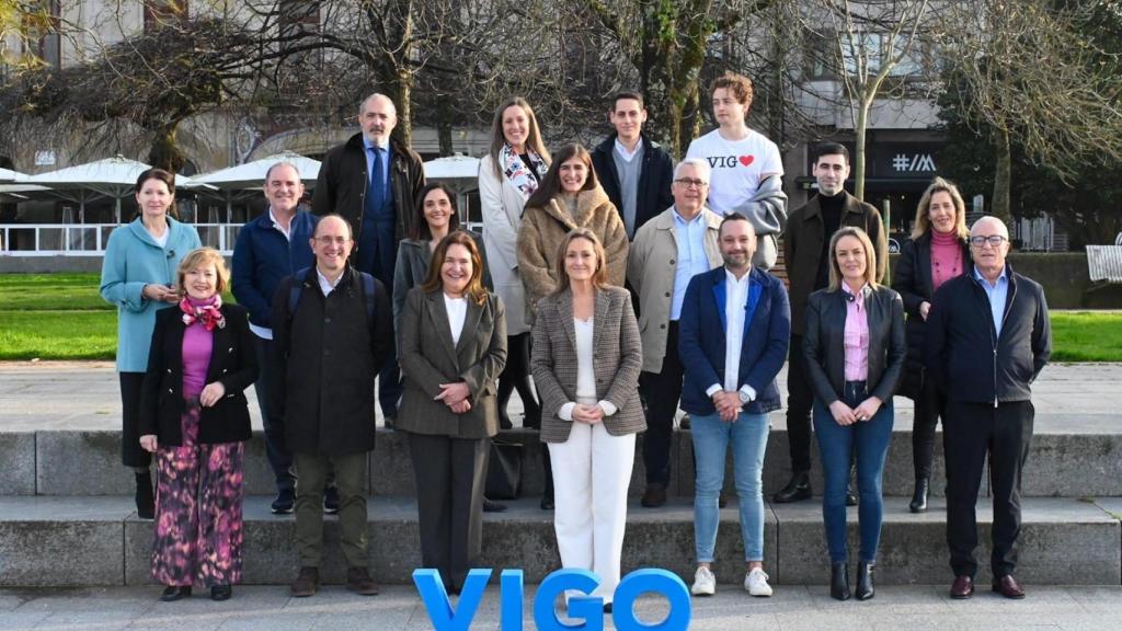 La candidata a la presidencia del PP de Vigo, Luisa Sánchez, presenta a los miembros de su lista de cara al Congreso Local del partido