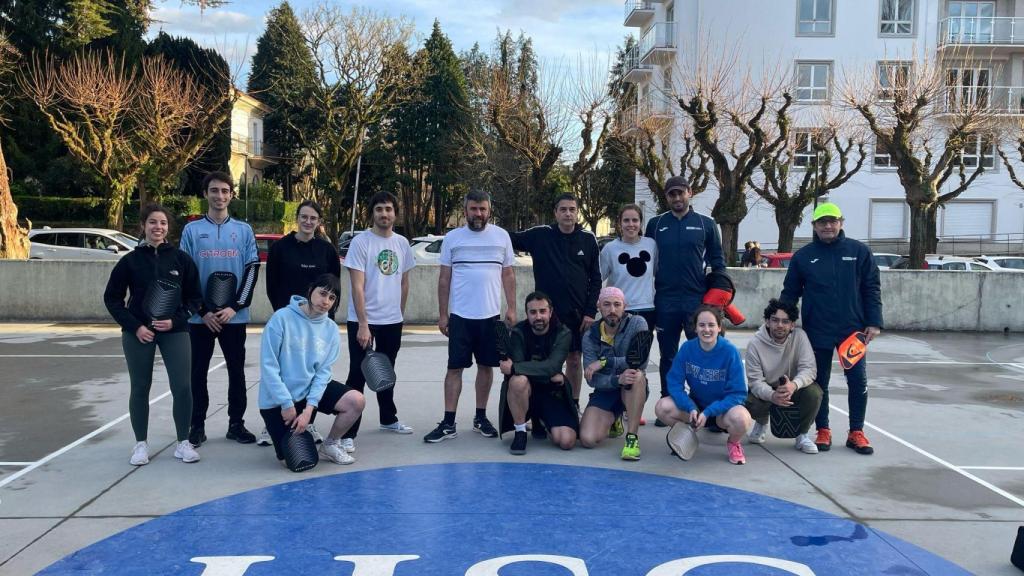 Grupo de iniciación al pickleball.
