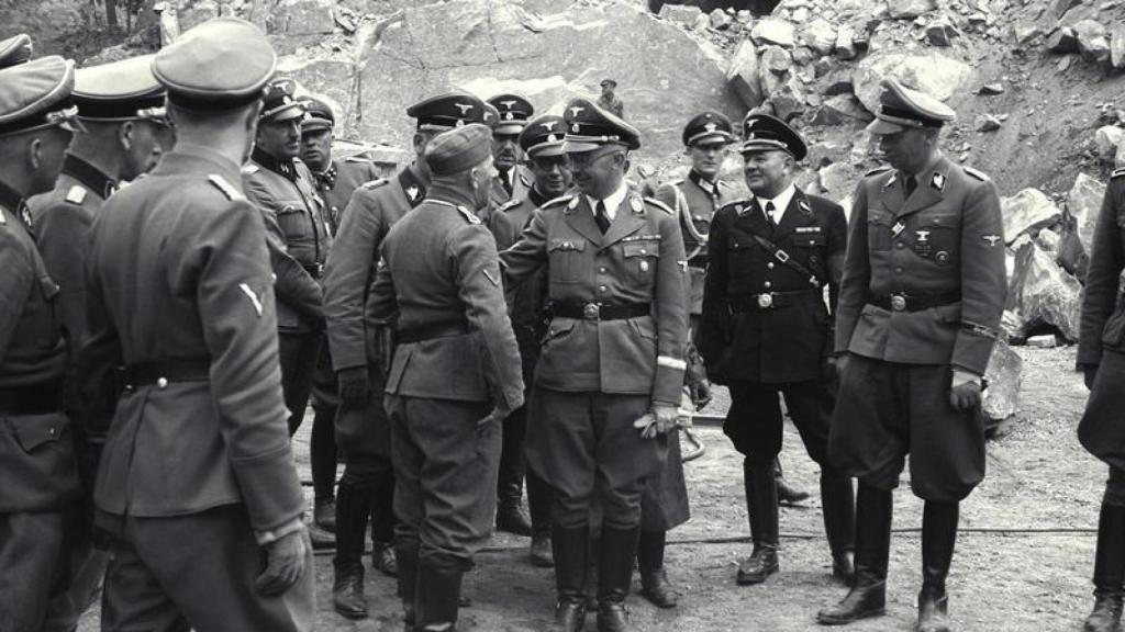 Heinrich Himmler, jefe de las SS, visitando Mauthausen en abril de 1941.