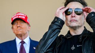 Donald Trump y Elon Musk observan el lanzamiento del sexto vuelo de prueba del cohete SpaceX Starship en Brownsville, (Texas) el pasado noviembre.