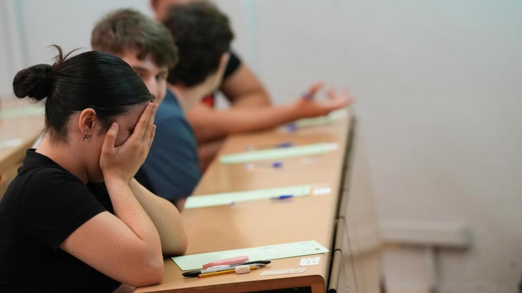 Una alumna en el primer día de Selectividad 2025.